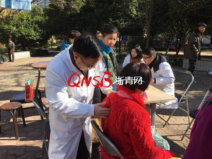 紫花埠社区联合乾宁斋国医馆开展冬日暖心免费义诊活动