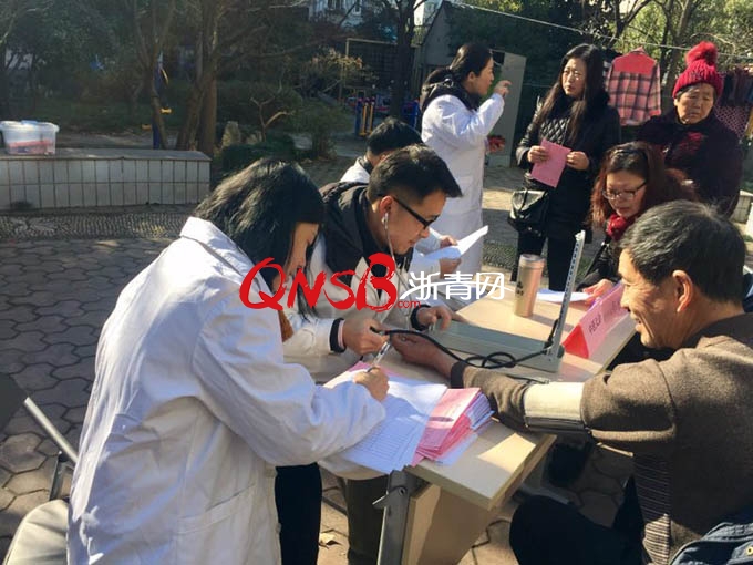 紫花埠社区联合乾宁斋国医馆开展冬日暖心免费义诊活动